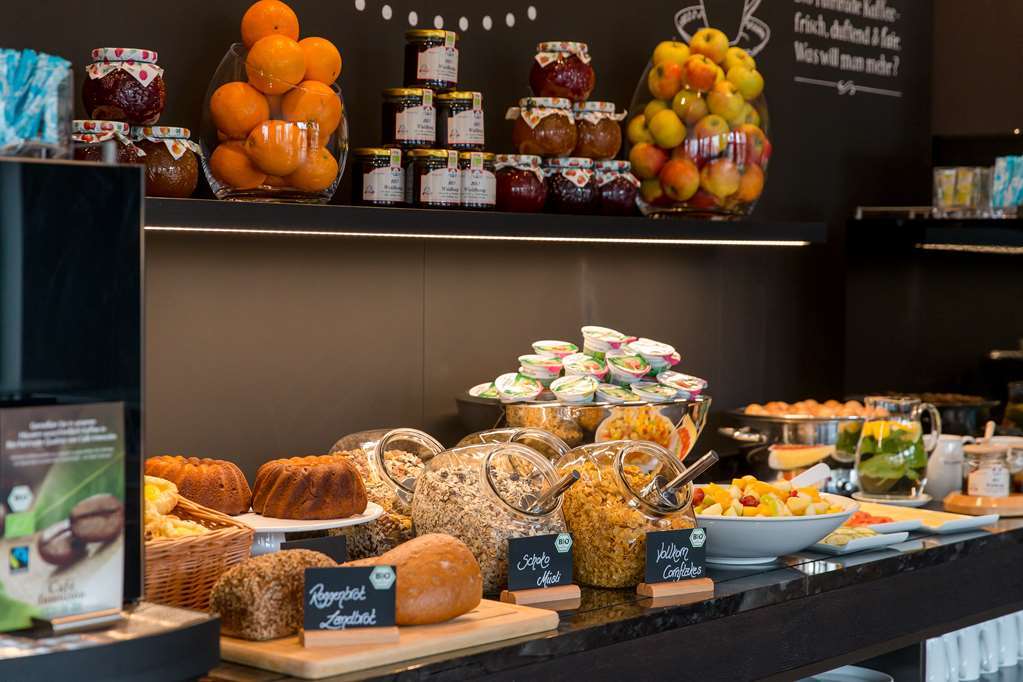 Motel One Wien Westbahnhof Ресторант снимка